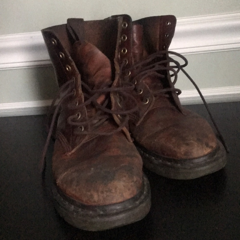 Doc Marten Pascal size UK 8 (EU 42/ US 9).